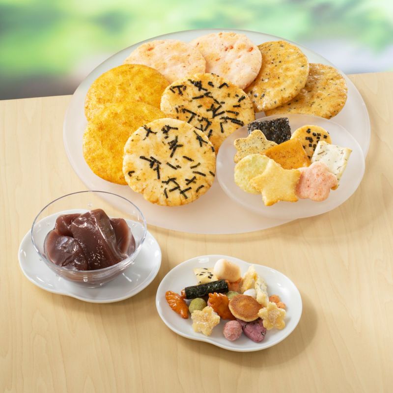 人気お煎餅と水羊羹詰め合わせ「夏めぐり 化粧箱T」 (米菓22袋＋涼菓4個)